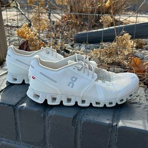 New On cloud slip on cream and beige